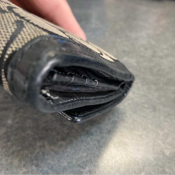 Coach Black & Tan Large Buckle Detail Snap Closure Bilfold Wallet - Picture 12 of 14